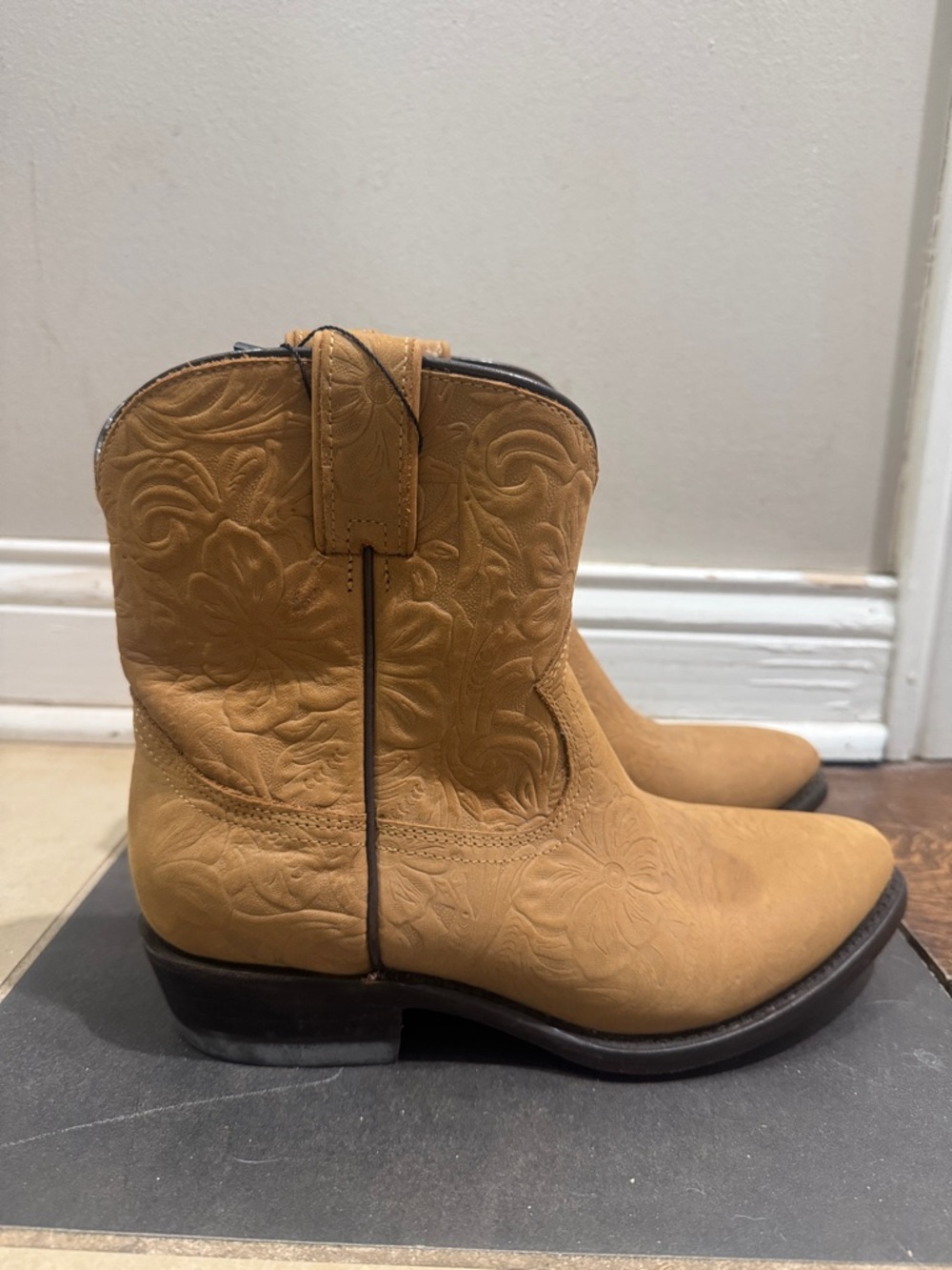 Frye Billy Short Marigold Floral Embossed Leather Western Ankle Boots 8 - Picture 2 of 8